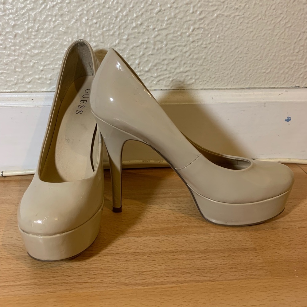 Guess? Closed Toe Nude Pumps!